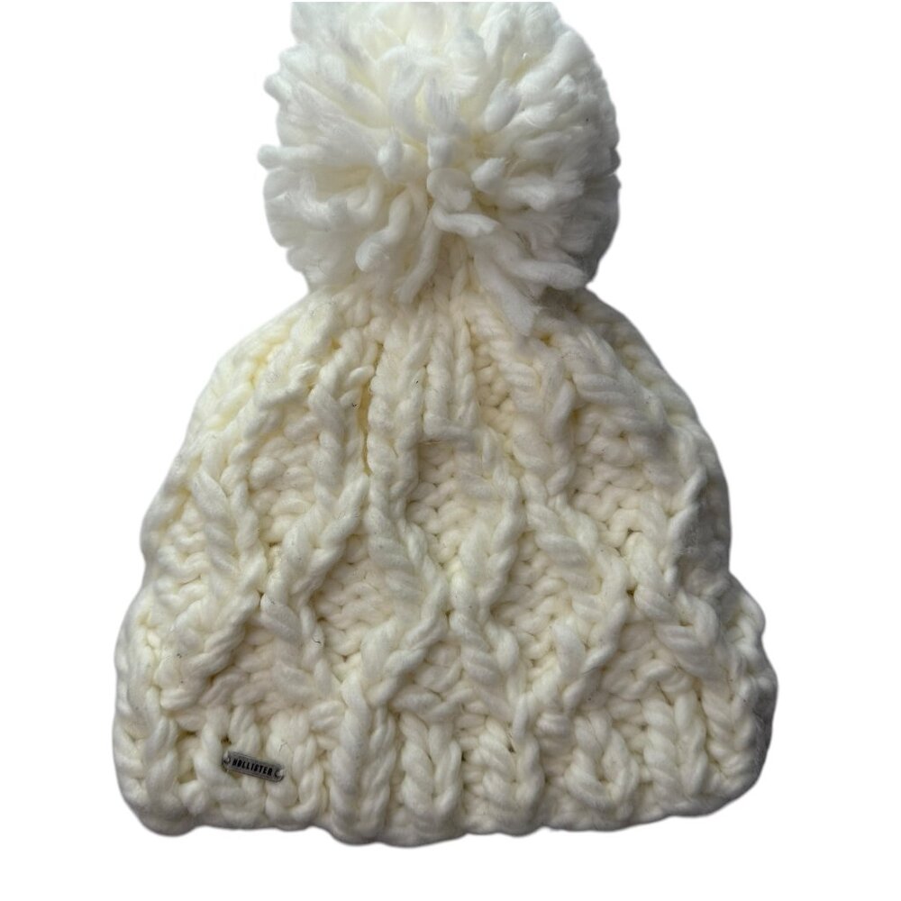 Hollister White Knit Beanie Hat with Pom Pom Pouf on Top.  Chunky Knit